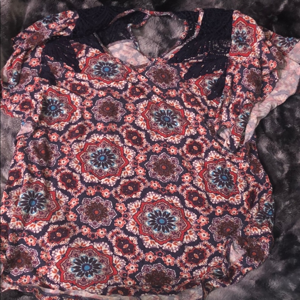 Shirt with lace and designs